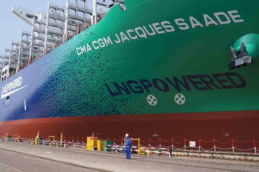 Le Jacques Saadé, plus grand porte-conteneurs propulsé au GNL du monde, et fabriqué par CMA CGM