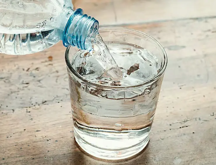 Cette astuce simple permet d’éliminer les microplastiques de votre eau